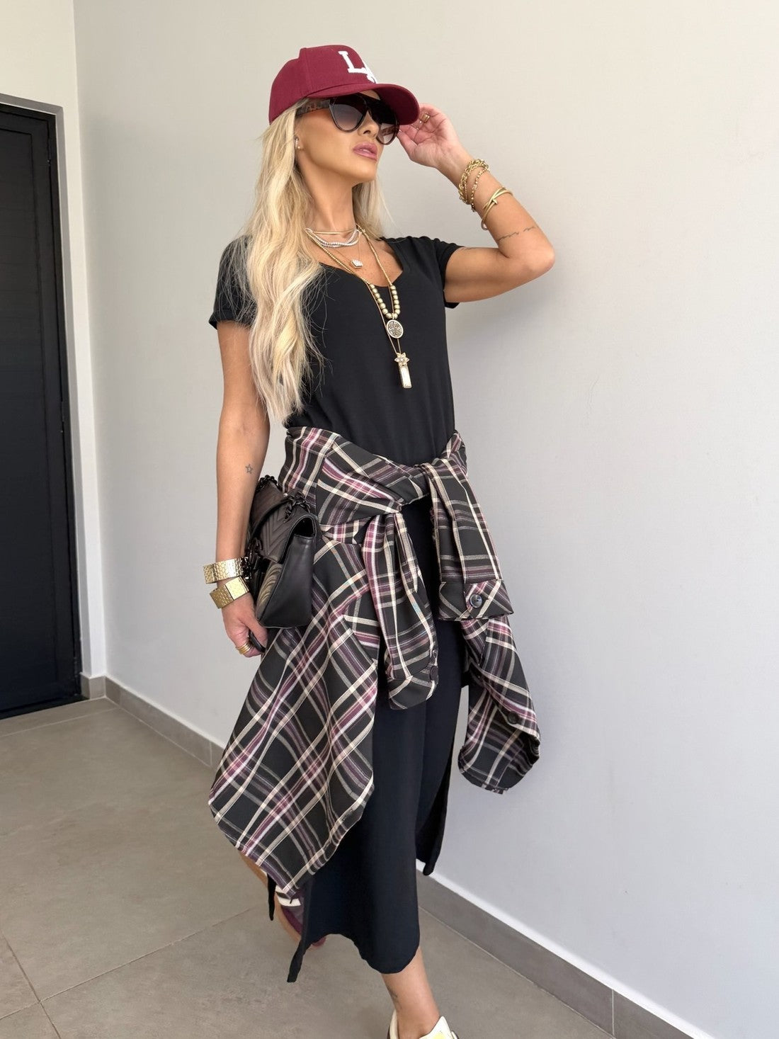Vestido Midi V Manga Curta Preto