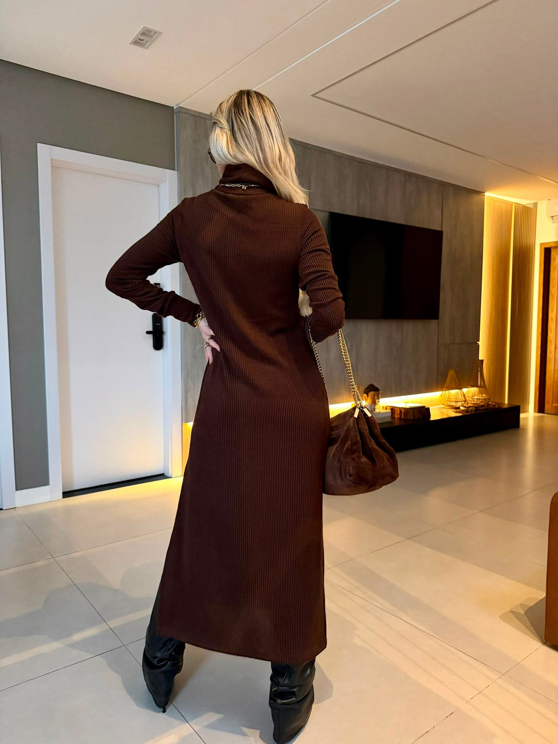 Vestido Midi Tricot Canelado Marrom